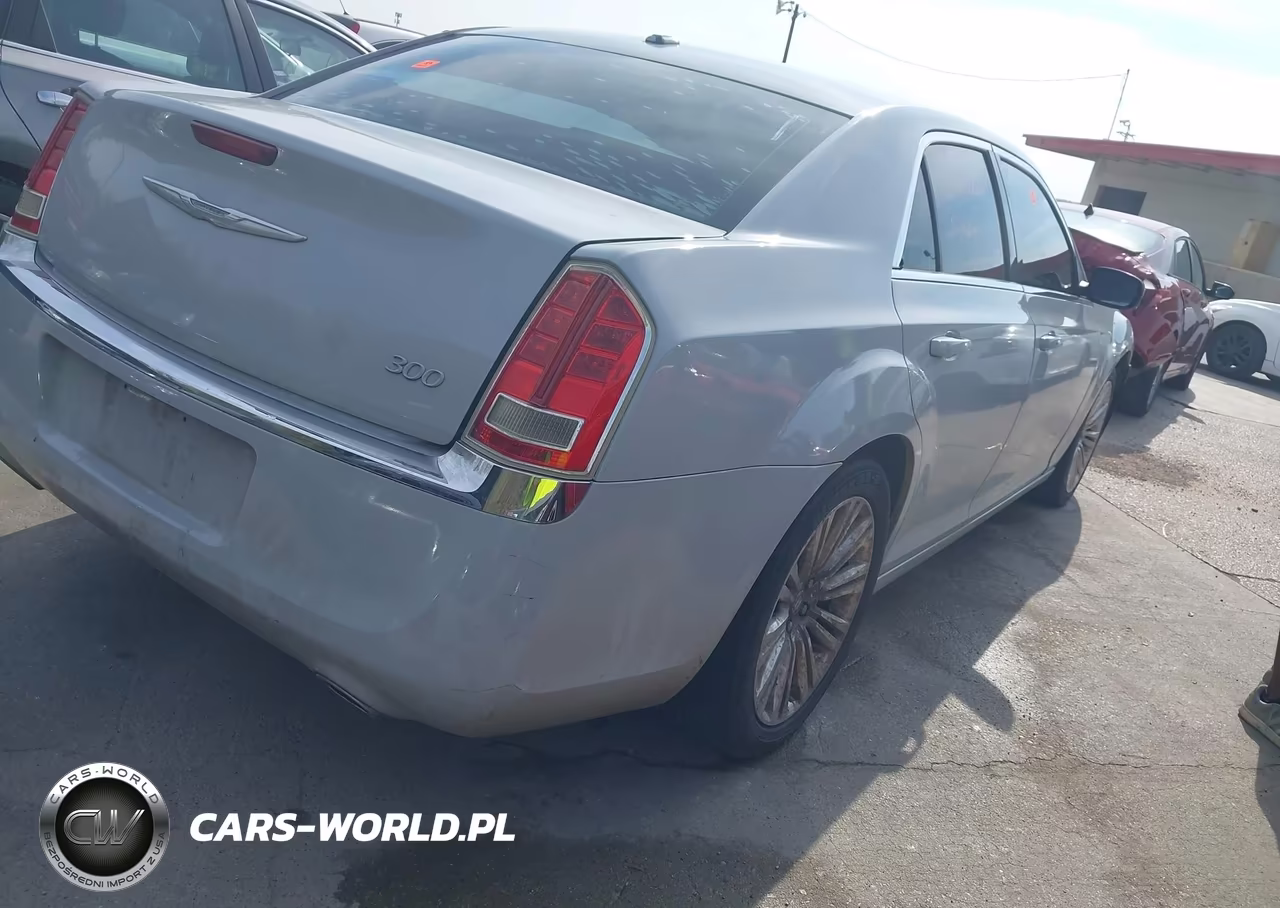 2014 Chrysler 300 VIN:2C3CCAAG3EH345732 - 4