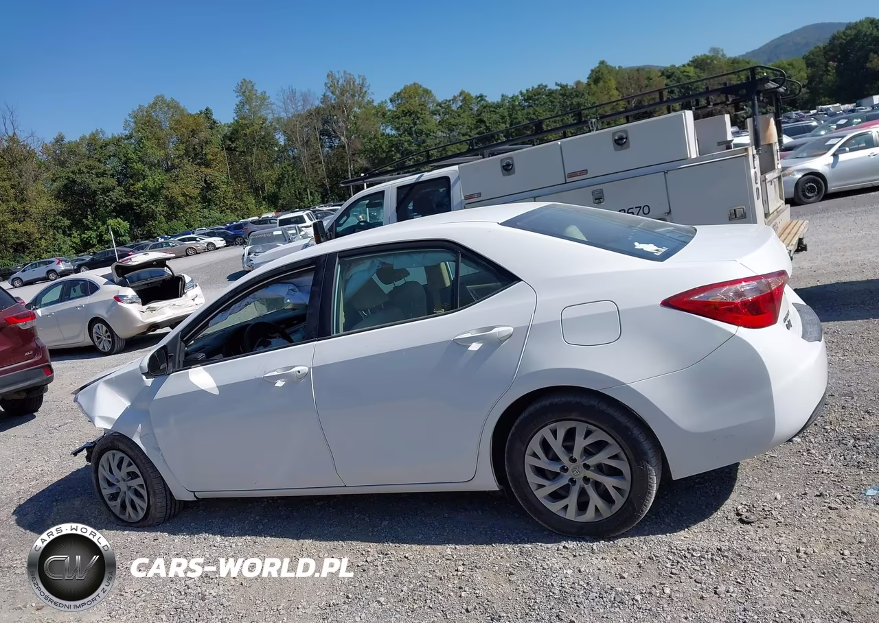 2018 Toyota Corolla Le VIN:2T1BURHEXJC997081 - 15
