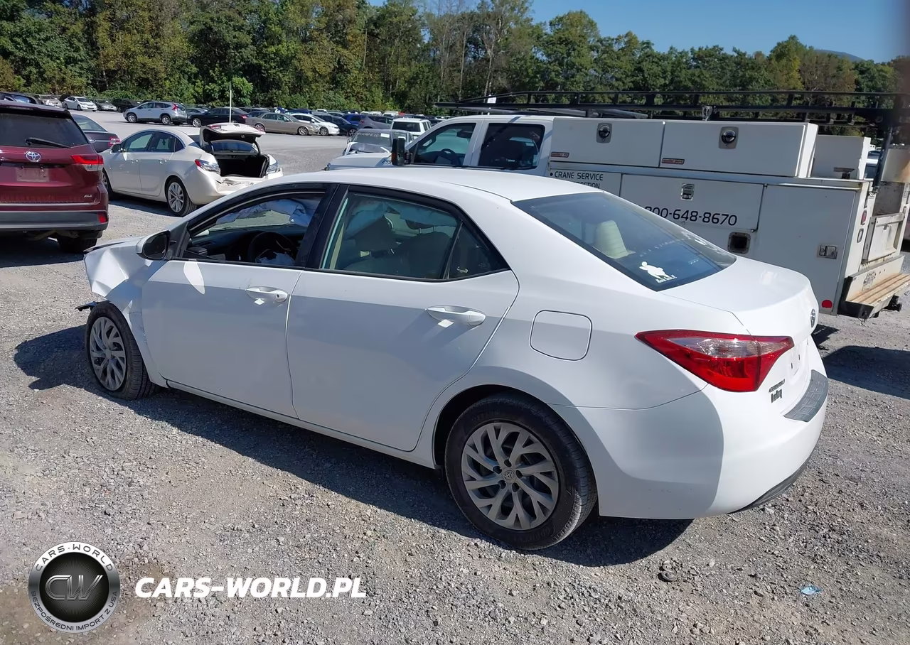 2018 Toyota Corolla Le VIN:2T1BURHEXJC997081 - 3