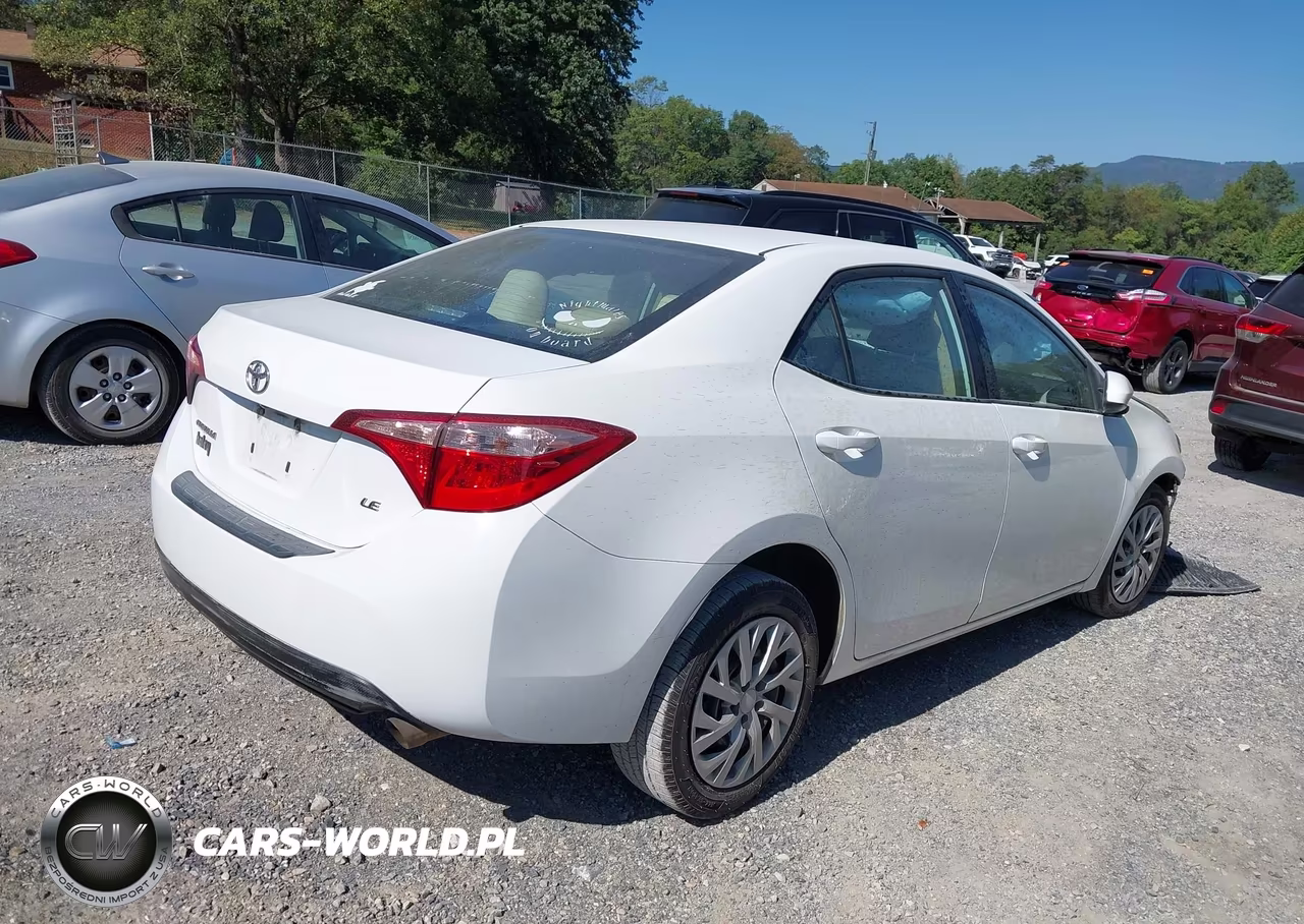 2018 Toyota Corolla Le VIN:2T1BURHEXJC997081 - 4