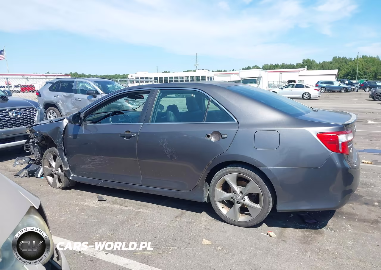 2014 Toyota Camry Se Sport VIN:4T1BF1FKXEU729544 - 14