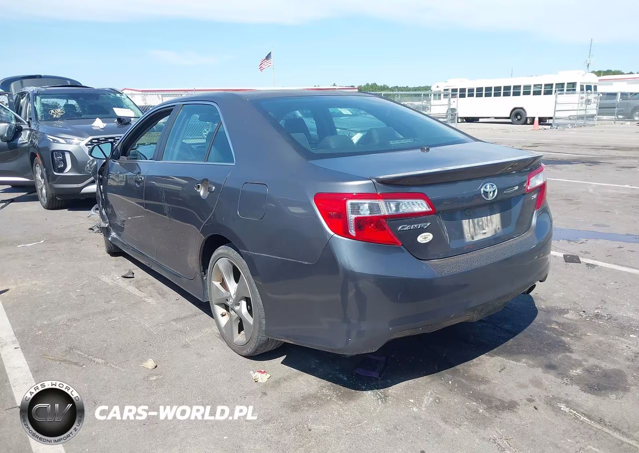2014 Toyota Camry Se Sport VIN:4T1BF1FKXEU729544 - 3