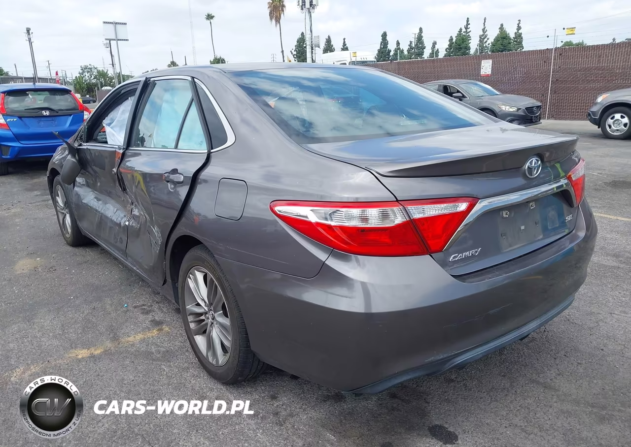 2016 Toyota Camry Se VIN:4T1BF1FK4GU157566 - 3