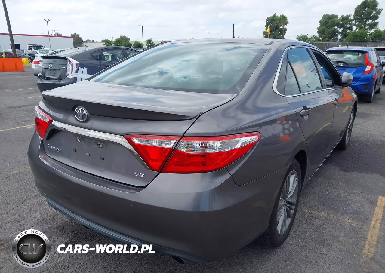 2016 Toyota Camry Se VIN:4T1BF1FK4GU157566 - 4