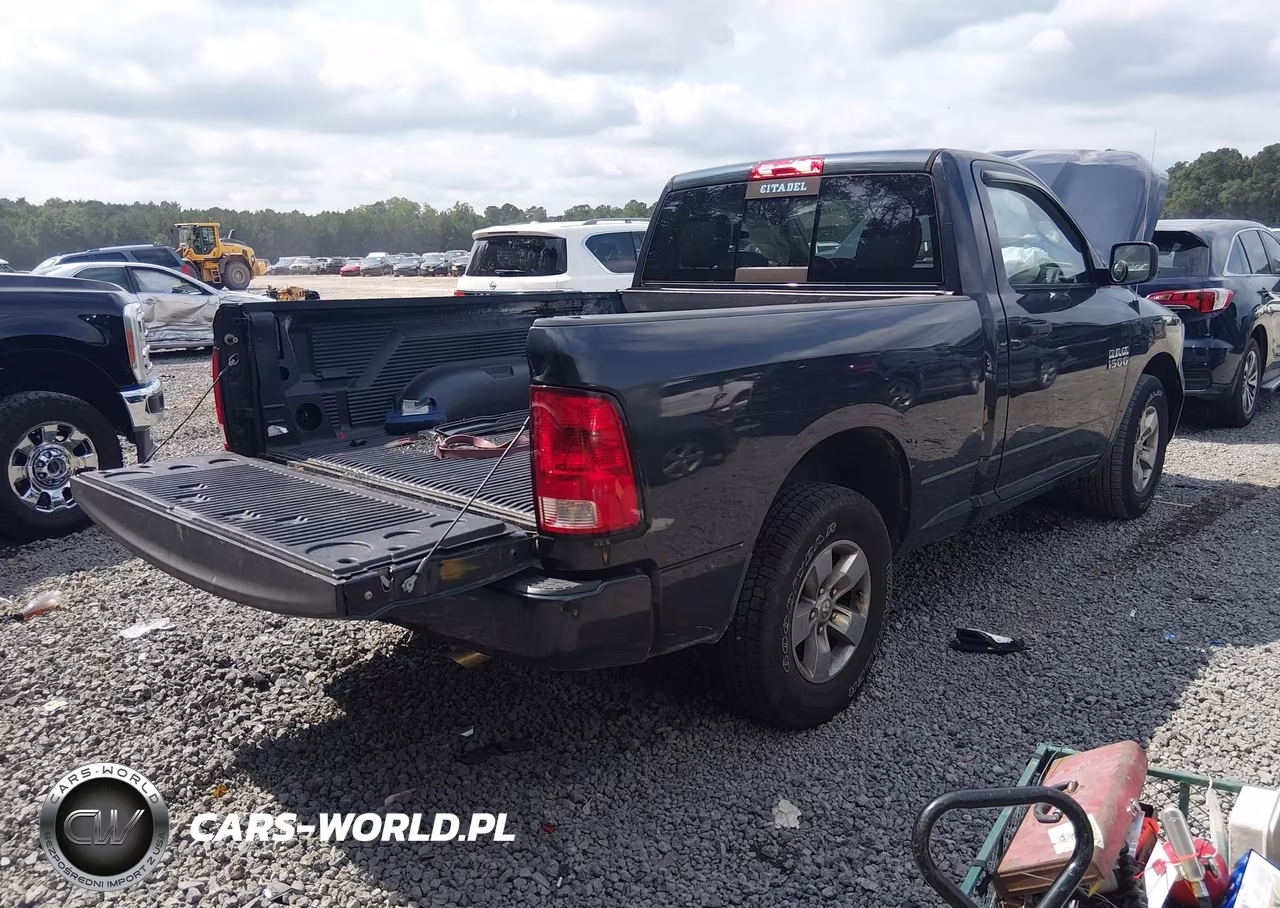 2018 Ram 1500 Express 4X2 6'4 Box VIN:3C6JR6AG7JG210091 - 4