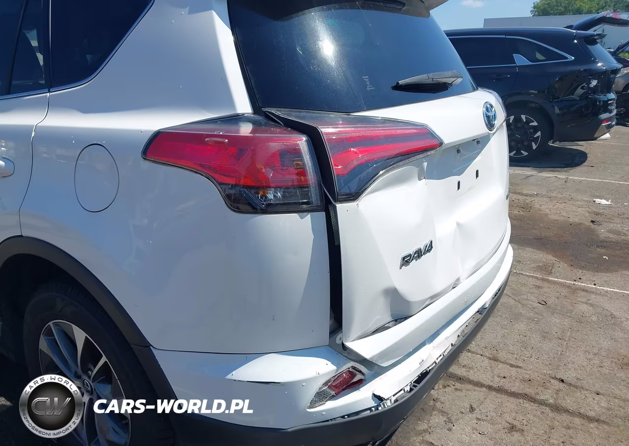 2018 Toyota Rav4 Hybrid Le VIN:JTMRJREVXJD231897 - 19