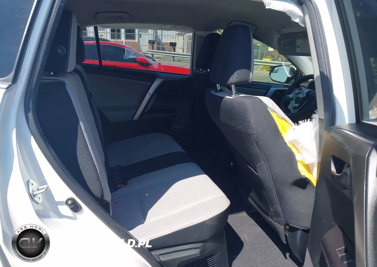 2018 Toyota Rav4 Hybrid Le VIN:JTMRJREVXJD231897 - 8