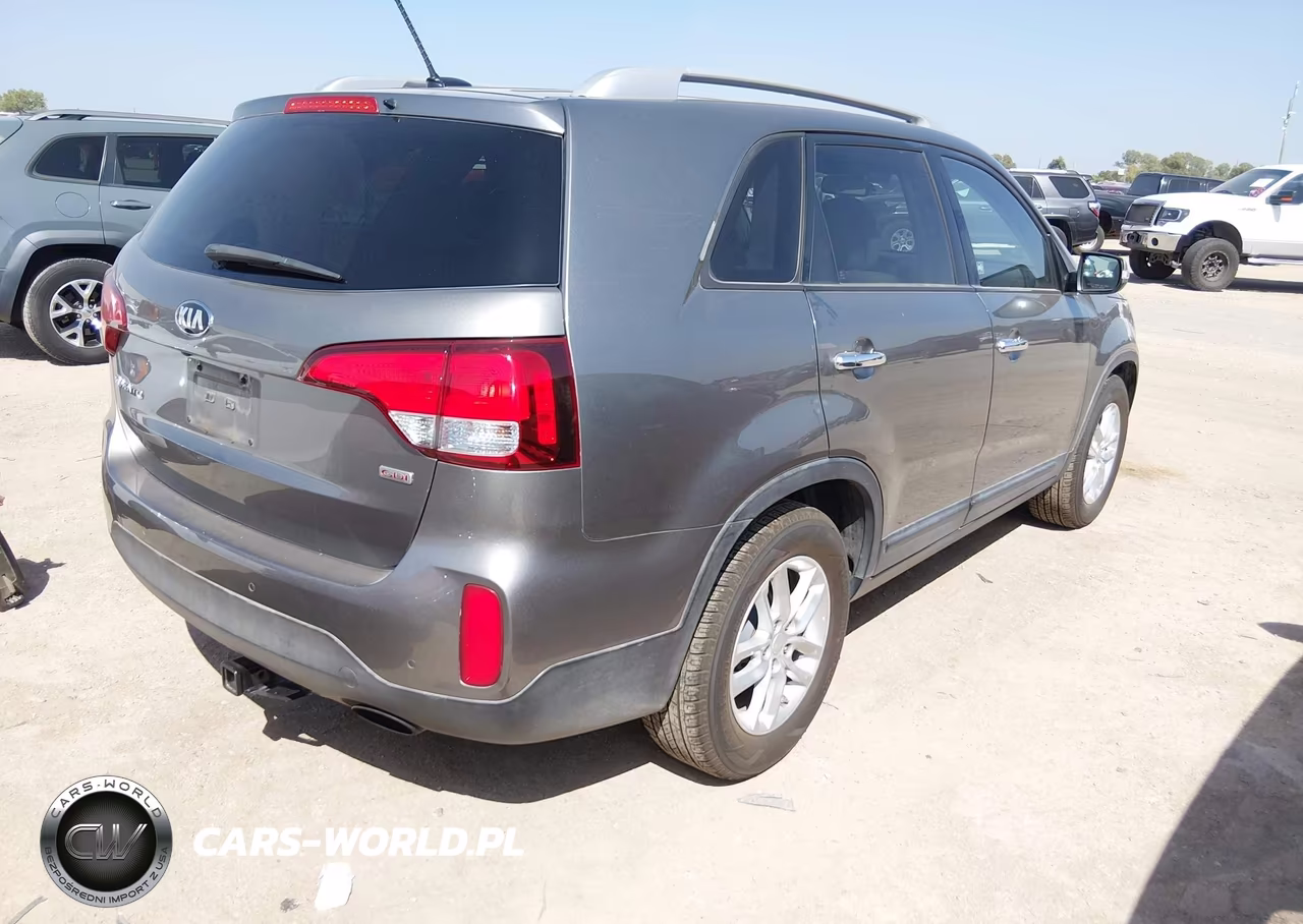2014 Kia Sorento Lx VIN:5XYKT4A6XEG458317 - 4