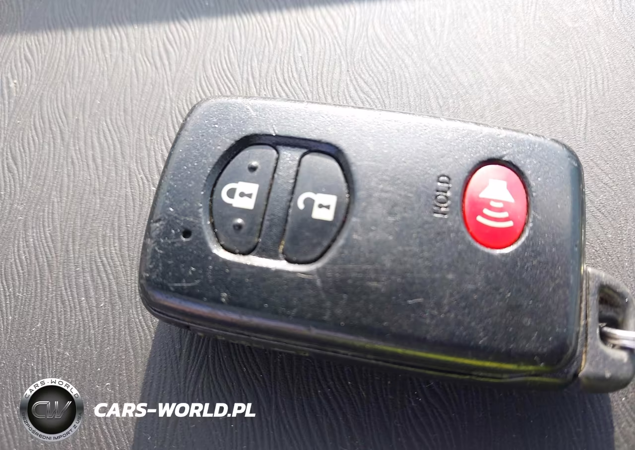 2013 Toyota Prius Two VIN:JTDKN3DU5D1676274 - 11