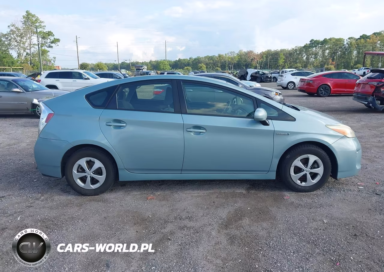 2013 Toyota Prius Two VIN:JTDKN3DU5D1676274 - 13