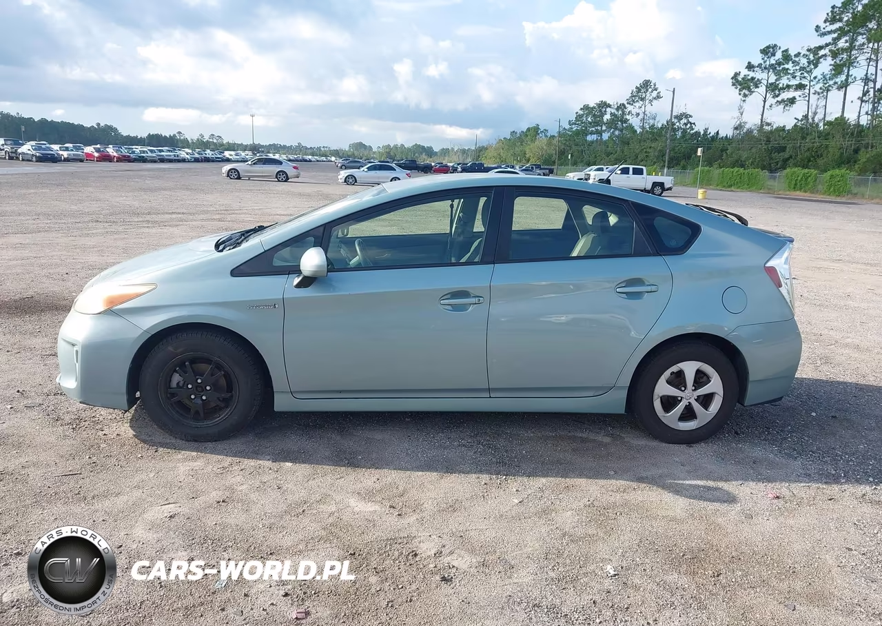 2013 Toyota Prius Two VIN:JTDKN3DU5D1676274 - 14