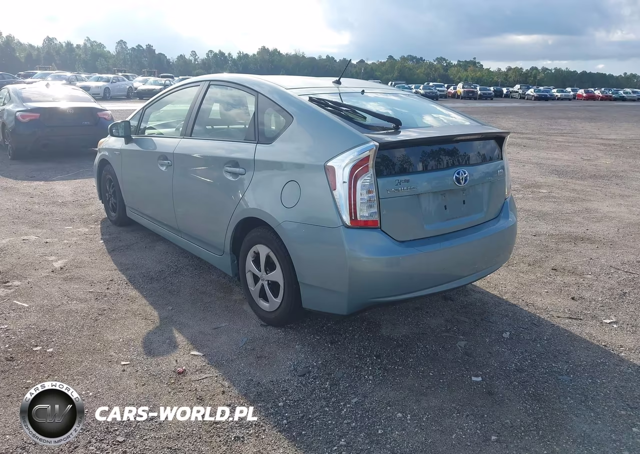 2013 Toyota Prius Two VIN:JTDKN3DU5D1676274 - 3