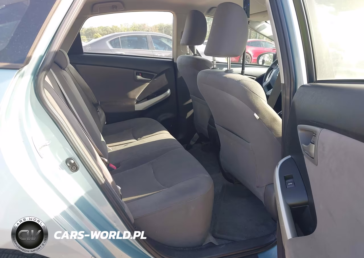 2013 Toyota Prius Two VIN:JTDKN3DU5D1676274 - 8