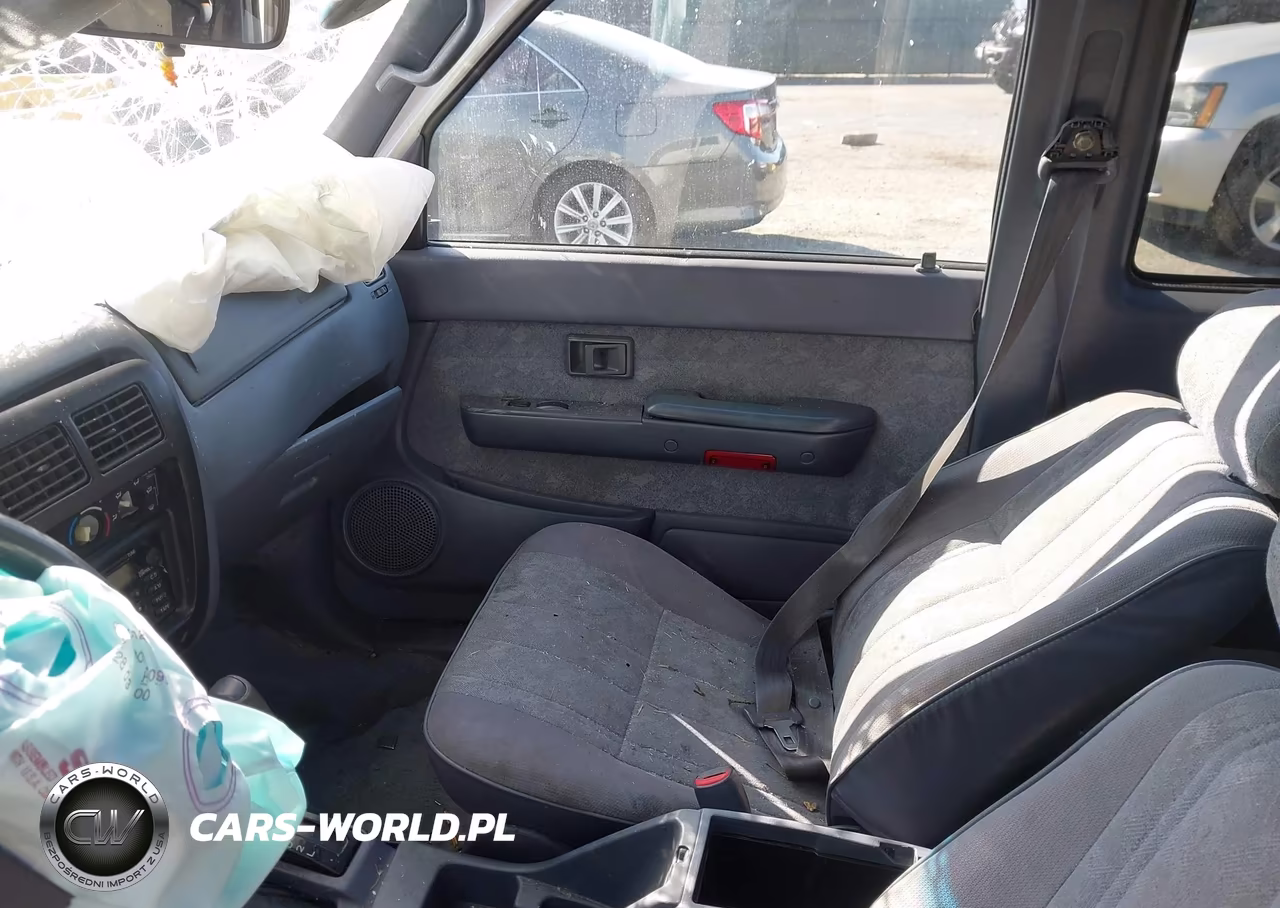 2000 Toyota Tacoma Base V6 VIN:4TAWN72N0YZ680773 - 5