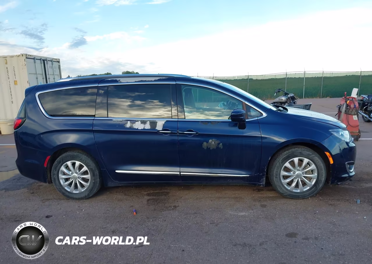2018 Chrysler Pacifica Touring L VIN:2C4RC1BG1JR193166 - 13