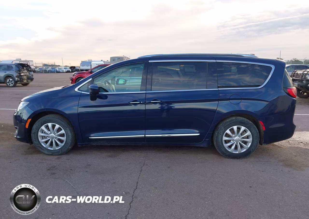 2018 Chrysler Pacifica Touring L VIN:2C4RC1BG1JR193166 - 14