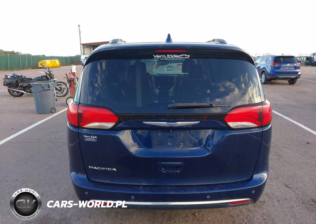 2018 Chrysler Pacifica Touring L VIN:2C4RC1BG1JR193166 - 16