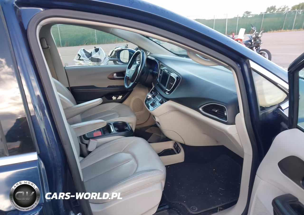2018 Chrysler Pacifica Touring L VIN:2C4RC1BG1JR193166 - 5