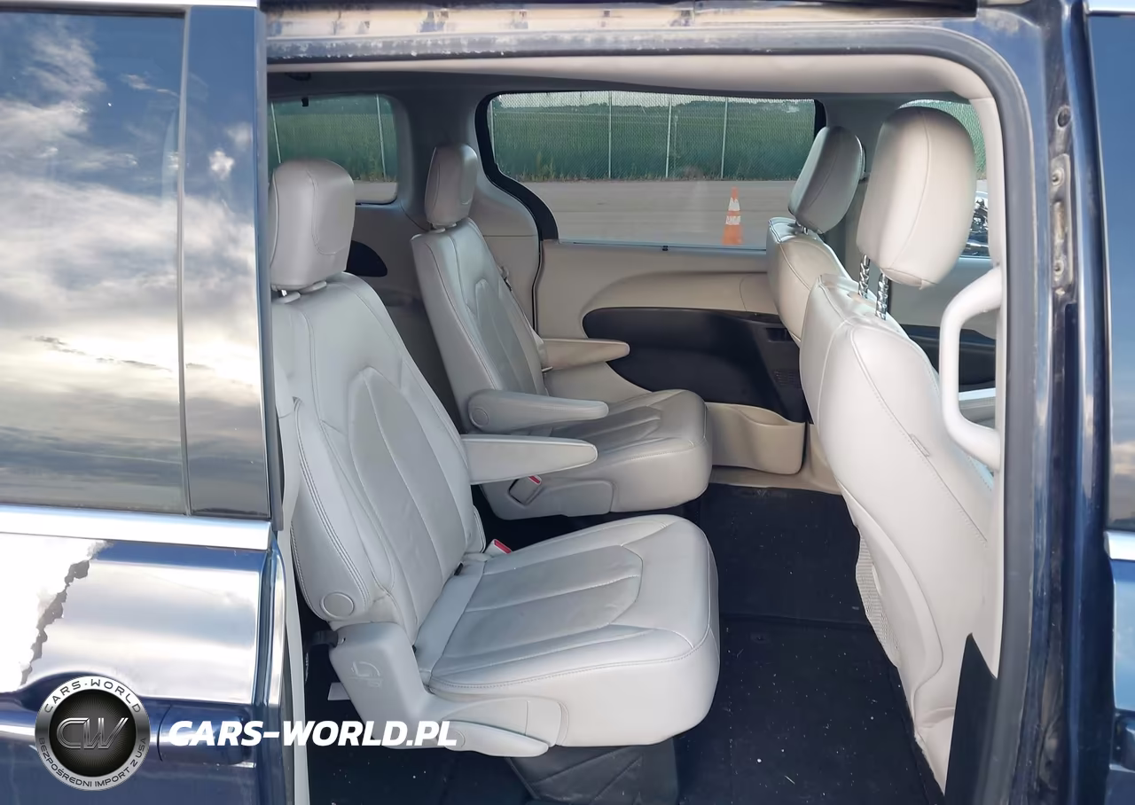 2018 Chrysler Pacifica Touring L VIN:2C4RC1BG1JR193166 - 8