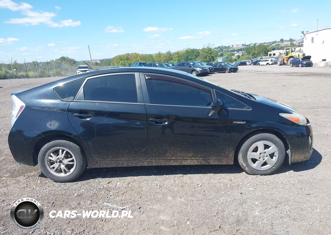 2011 Toyota Prius Two VIN:JTDKN3DU3B1403069 - 12