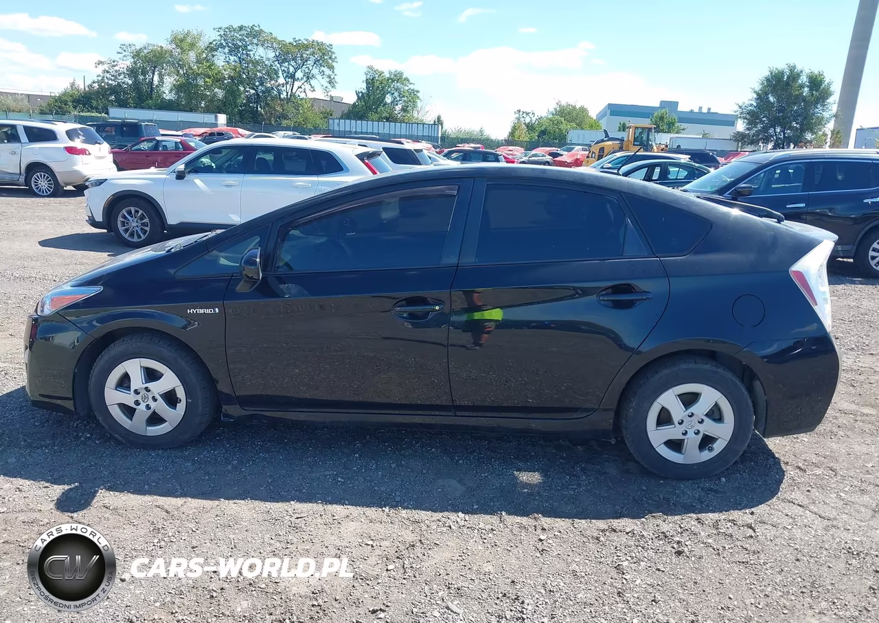 2011 Toyota Prius Two VIN:JTDKN3DU3B1403069 - 13