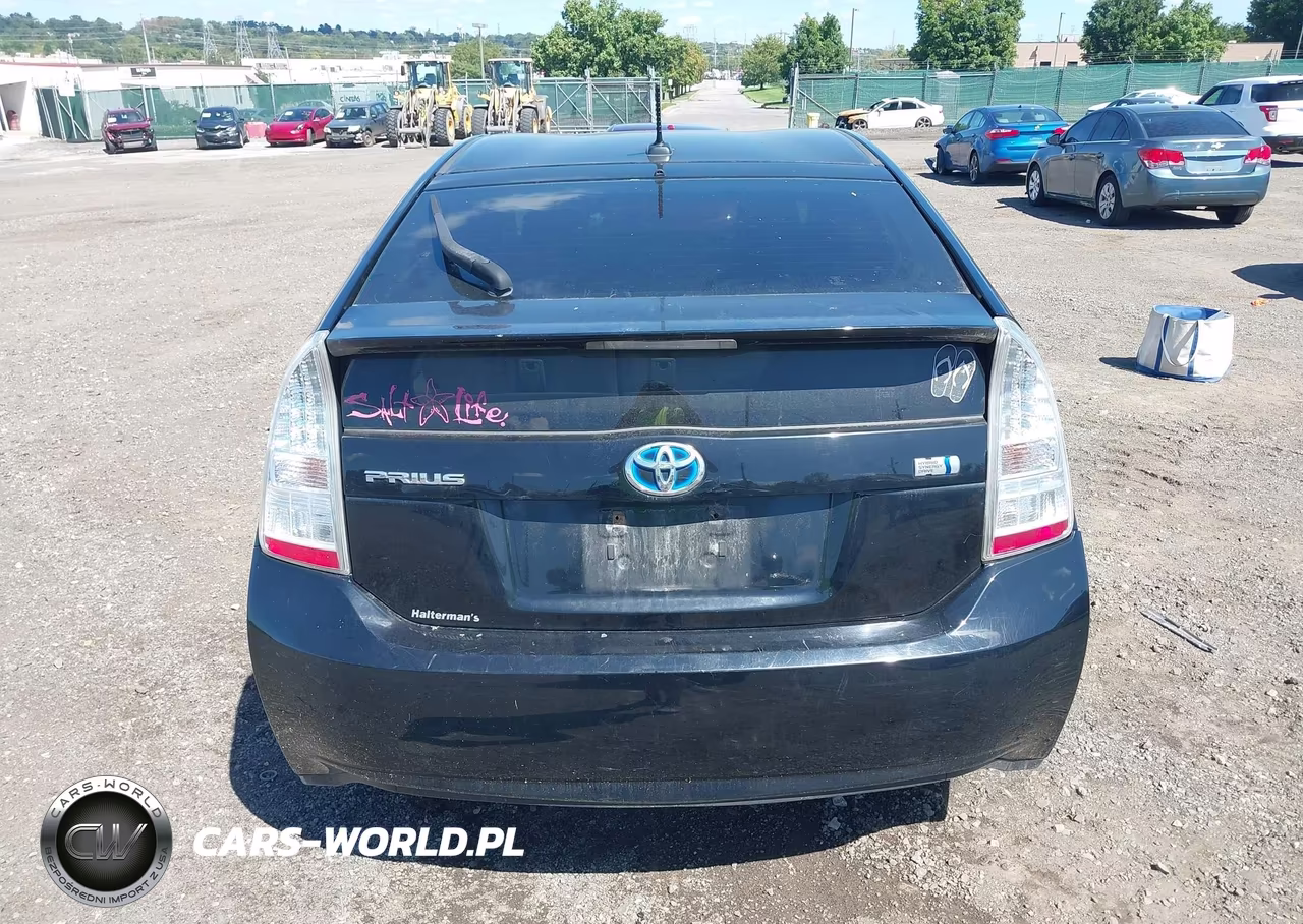 2011 Toyota Prius Two VIN:JTDKN3DU3B1403069 - 15