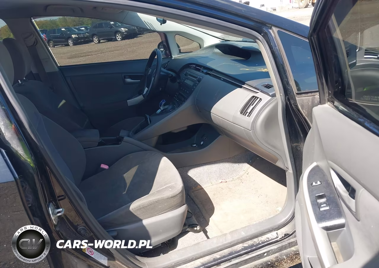 2011 Toyota Prius Two VIN:JTDKN3DU3B1403069 - 5