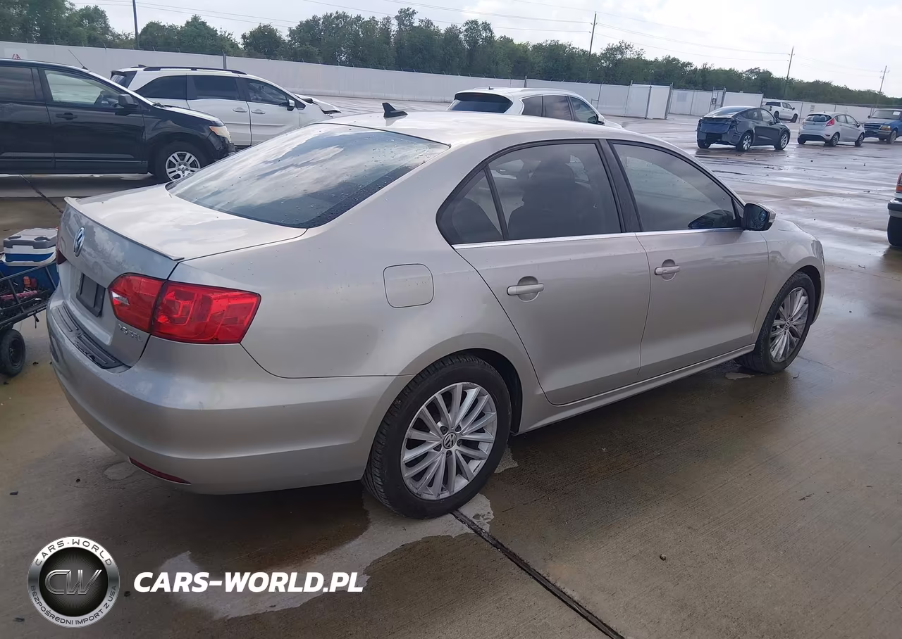 2013 Volkswagen Jetta 2.5L Sel VIN:3VWLX7AJ0DM237354 - 4