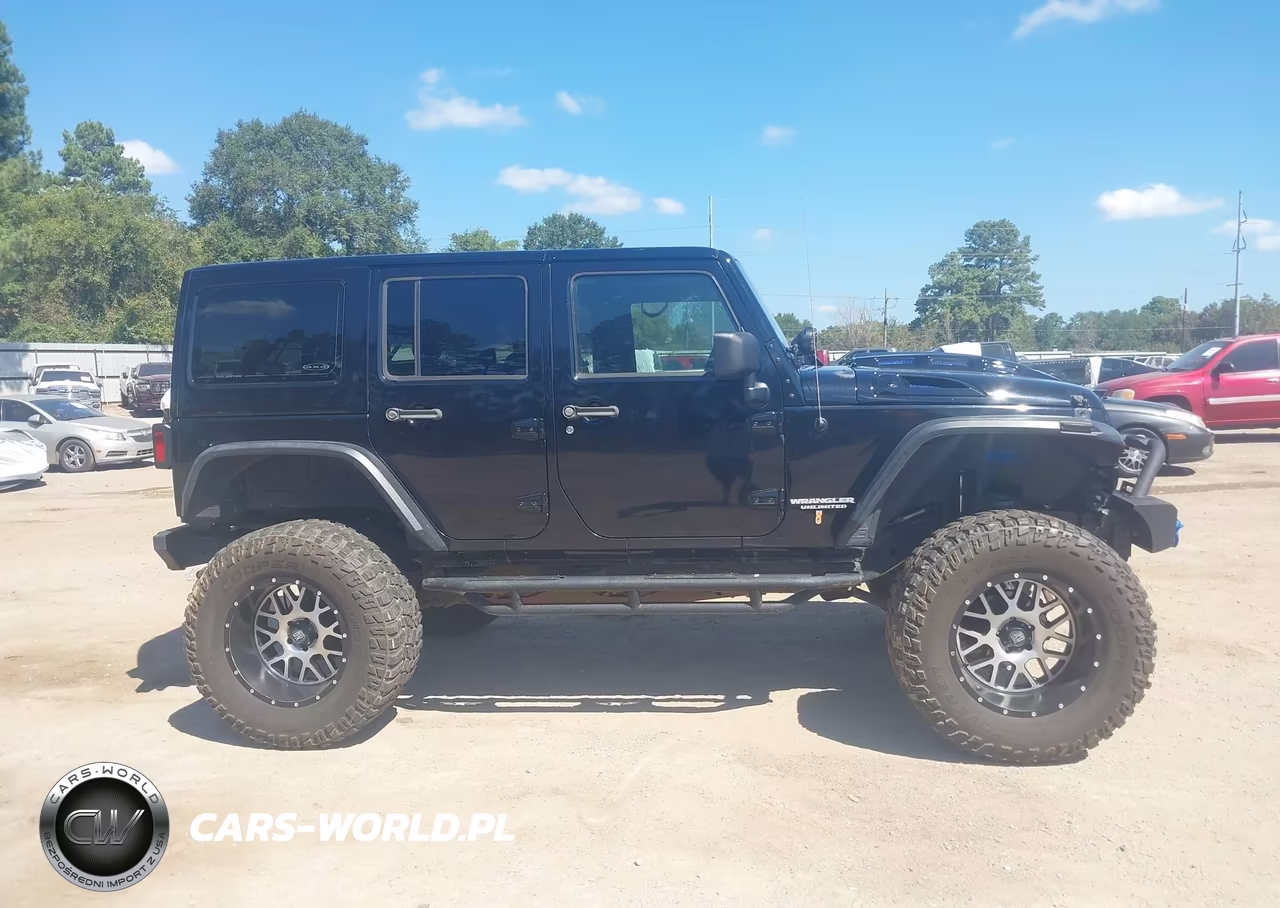 2010 Jeep Wrangler Unlimited Sahara VIN:1J4HB5H12AL200248 - 13