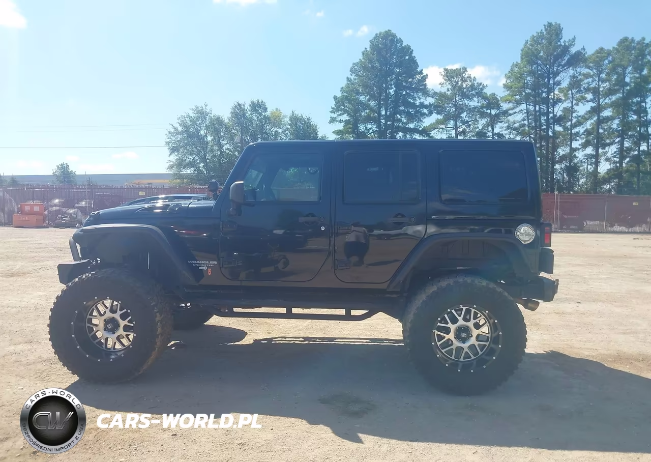 2010 Jeep Wrangler Unlimited Sahara VIN:1J4HB5H12AL200248 - 14