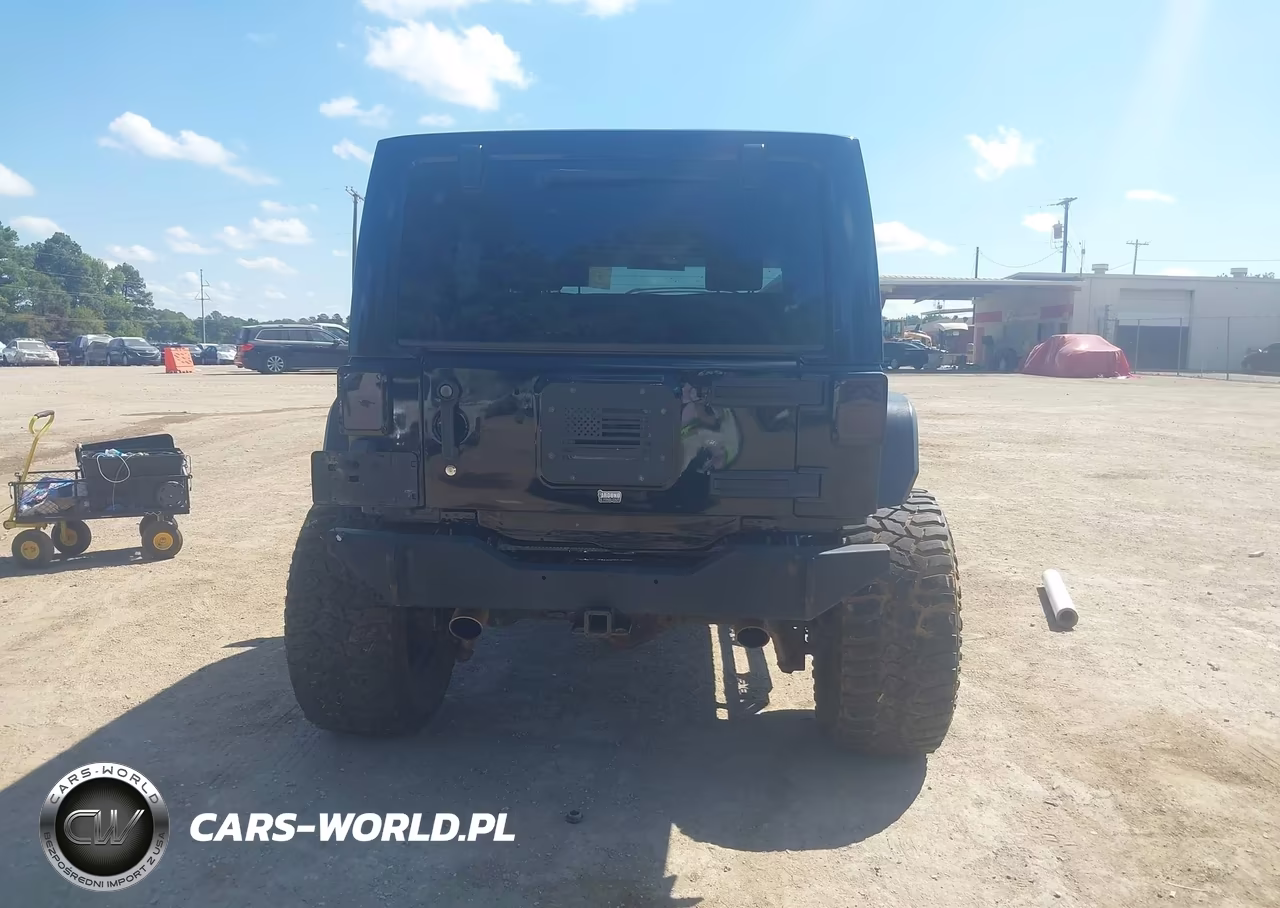 2010 Jeep Wrangler Unlimited Sahara VIN:1J4HB5H12AL200248 - 16