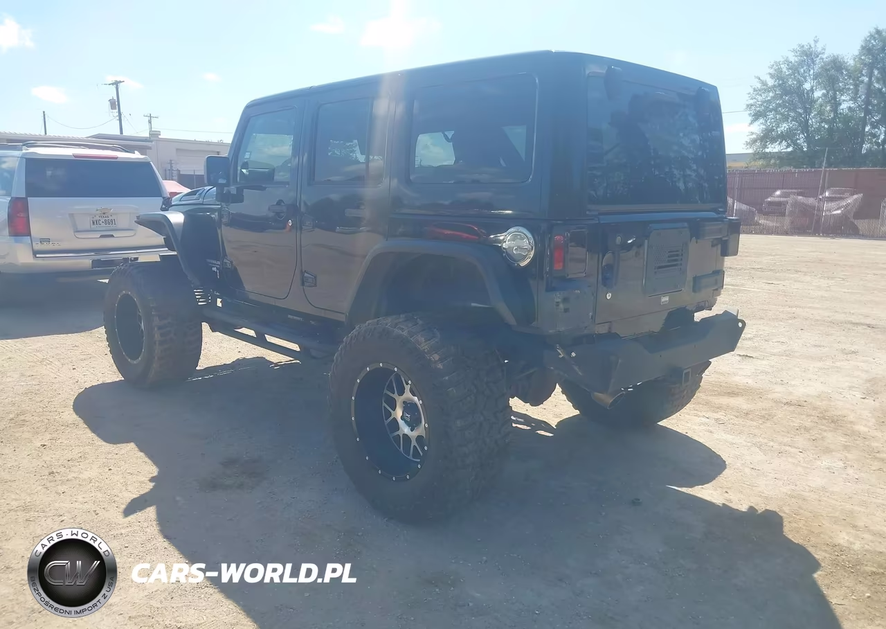 2010 Jeep Wrangler Unlimited Sahara VIN:1J4HB5H12AL200248 - 3