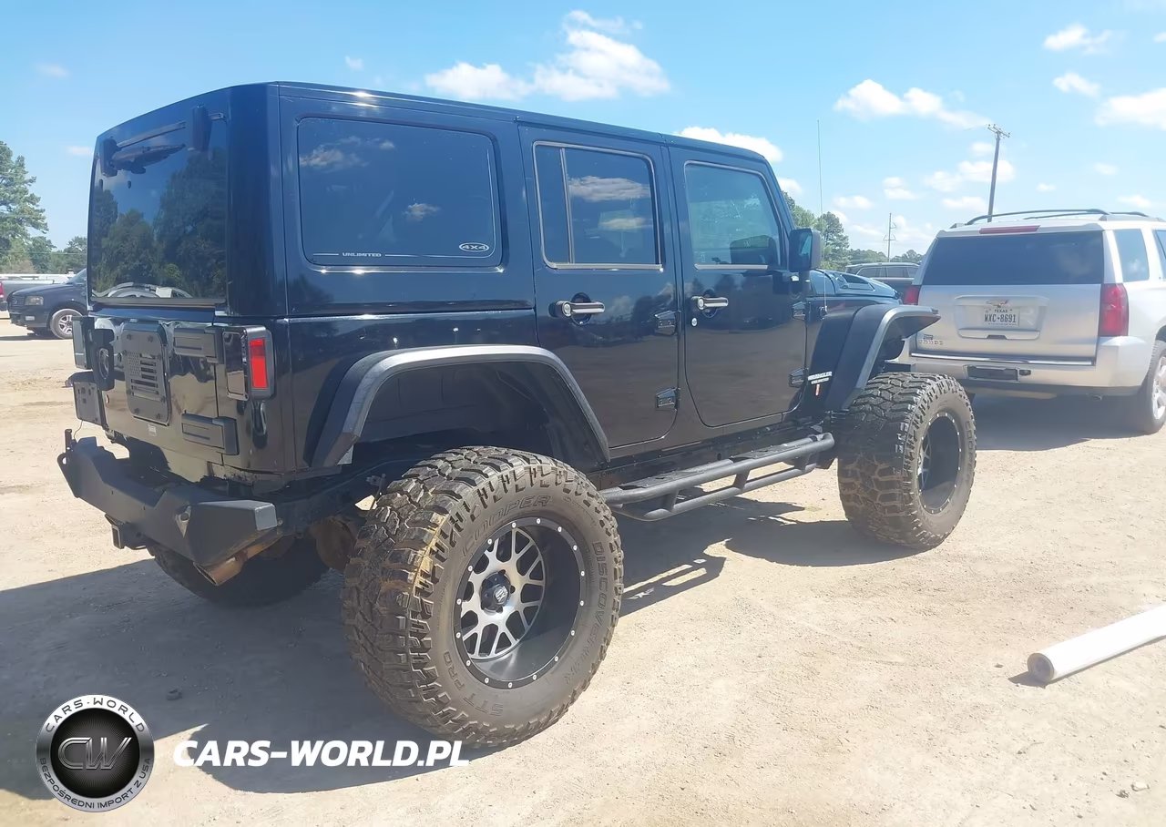 2010 Jeep Wrangler Unlimited Sahara VIN:1J4HB5H12AL200248 - 4