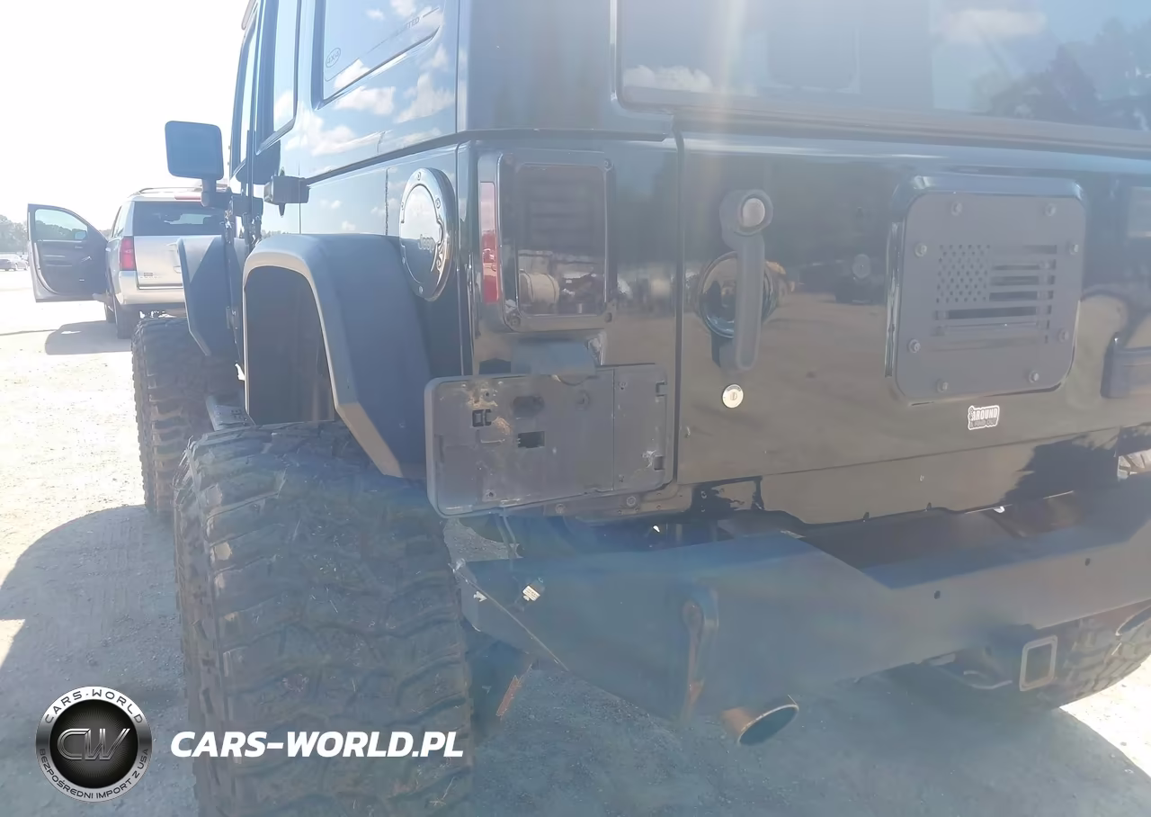 2010 Jeep Wrangler Unlimited Sahara VIN:1J4HB5H12AL200248 - 6