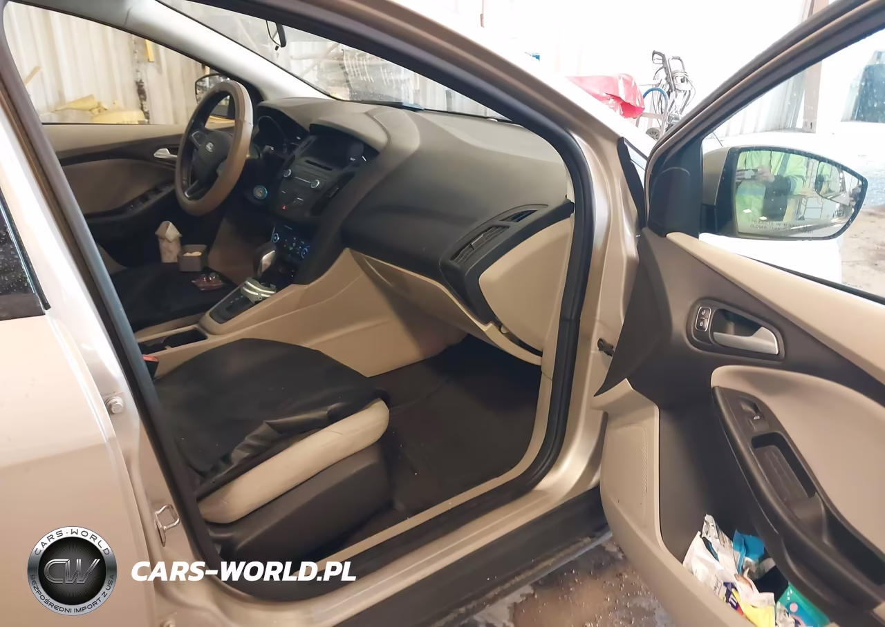 2017 Ford Focus Se VIN:1FADP3K20HL341153 - 5