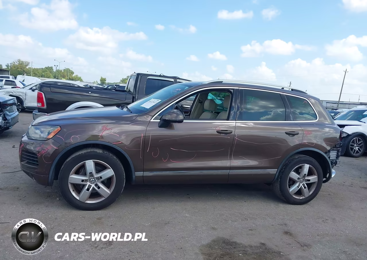 2013 Volkswagen Touareg Tdi Lux VIN:WVGEP9BP9DD003358 - 14