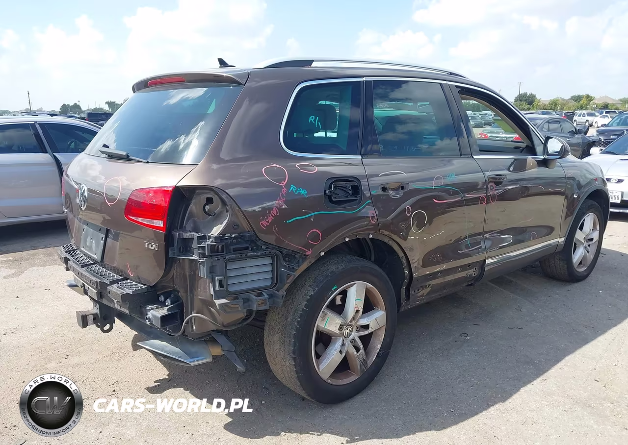 2013 Volkswagen Touareg Tdi Lux VIN:WVGEP9BP9DD003358 - 4