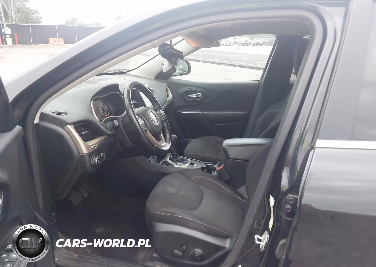 2016 Jeep Cherokee Latitude VIN:1C4PJLCB5GW355988 - 5