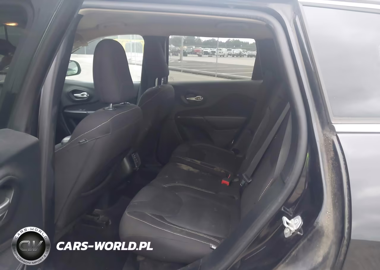 2016 Jeep Cherokee Latitude VIN:1C4PJLCB5GW355988 - 8