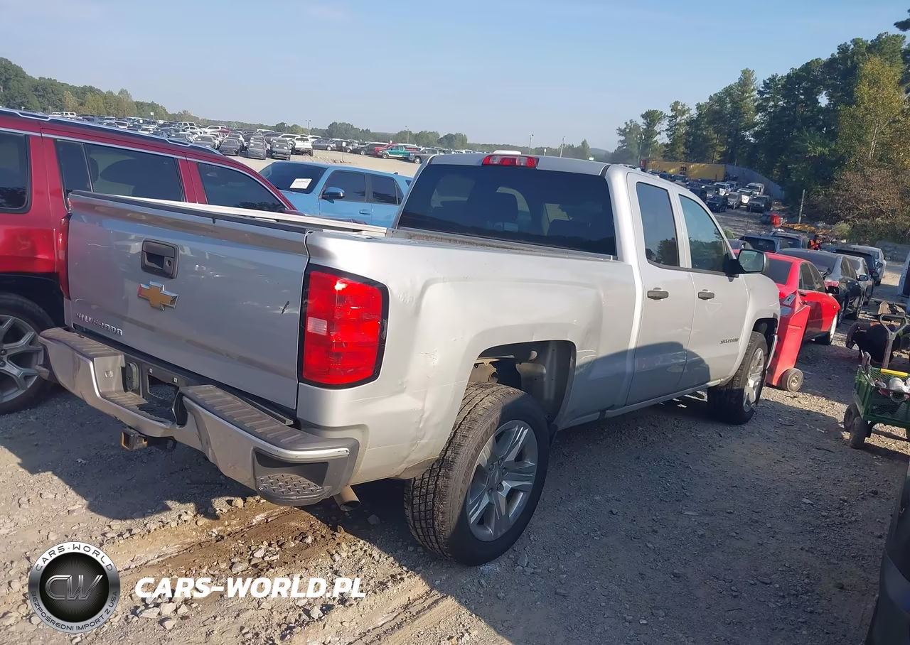 2017 Chevrolet Silverado 1500 Custom VIN:1GCRCPEHXHZ327695 - 4