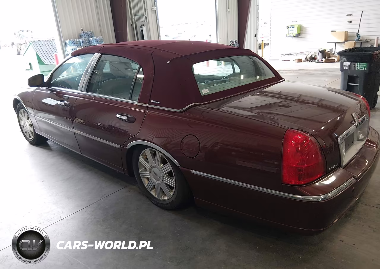 2004 Lincoln Town Car Ultimate VIN:1LNHM83W74Y620966 - 3