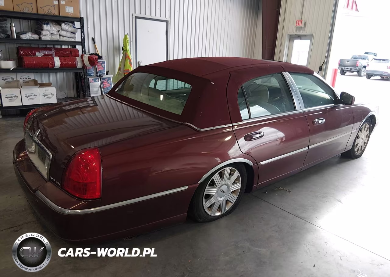 2004 Lincoln Town Car Ultimate VIN:1LNHM83W74Y620966 - 4