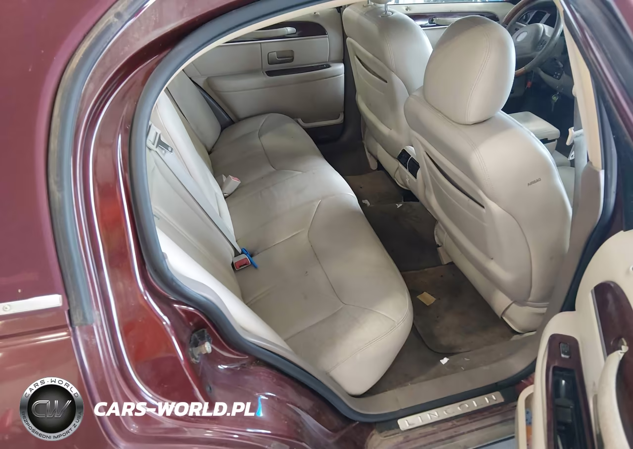 2004 Lincoln Town Car Ultimate VIN:1LNHM83W74Y620966 - 8