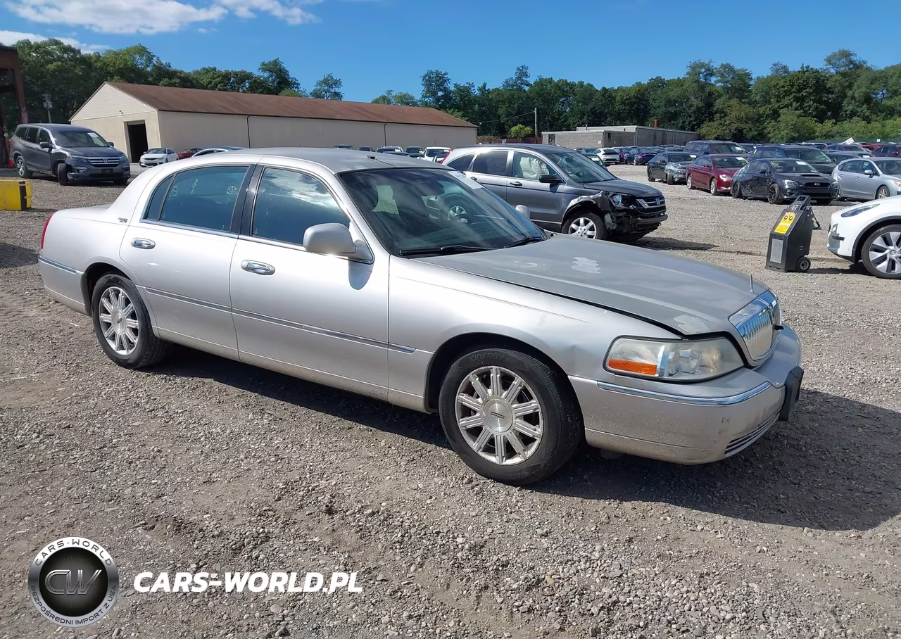 2010 Lincoln Town Car Signature Limited – zdjęcie 1 z 12