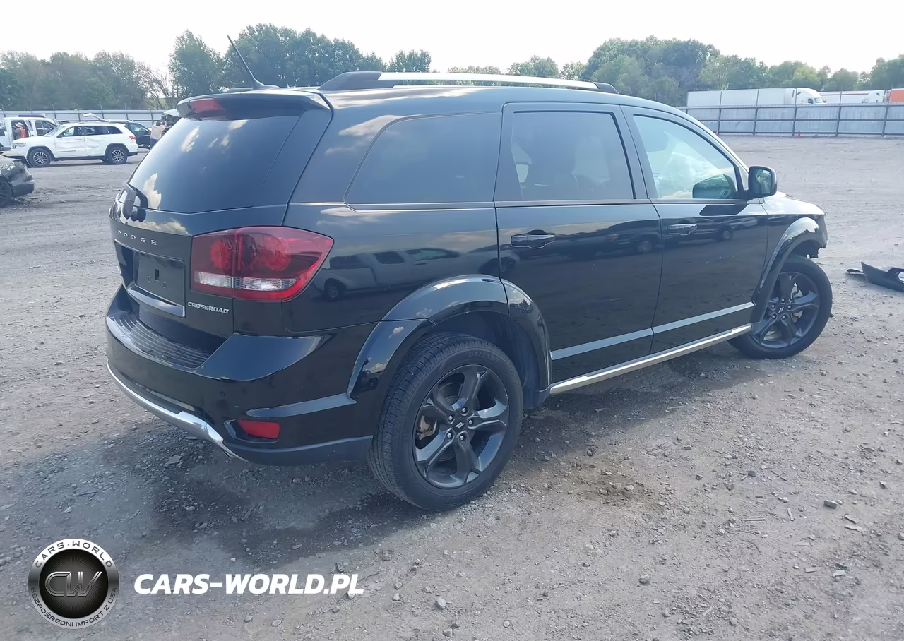 2018 Dodge Journey Crossroad VIN:3C4PDCGG8JT219381 - 4