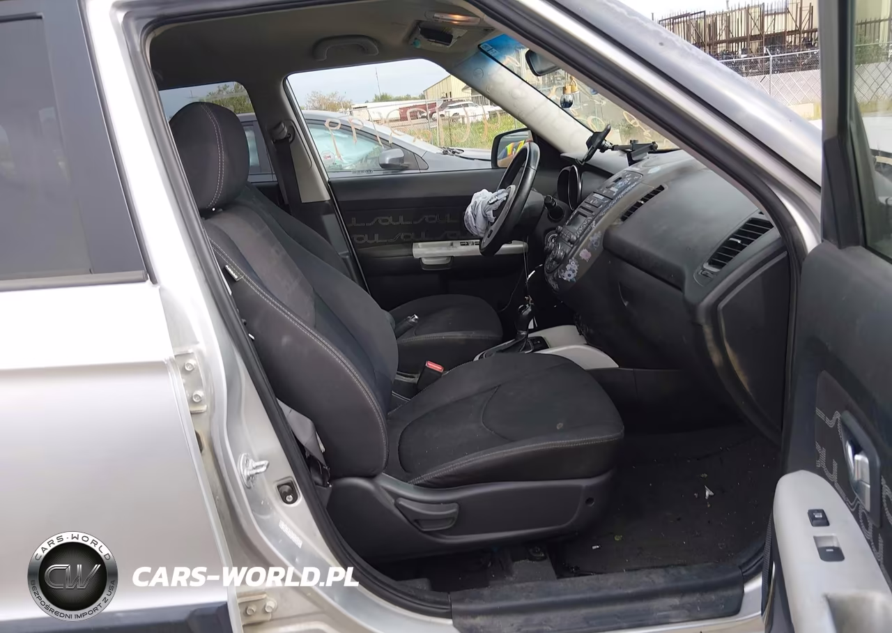 2012 Kia Soul + VIN:KNDJT2A6XC7353030 - 5