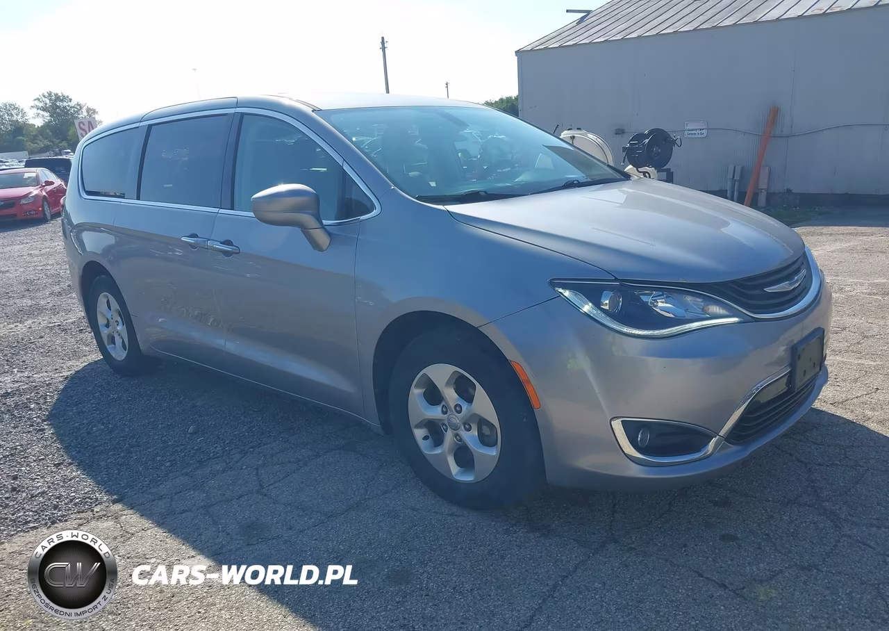 2018 Chrysler Pacifica Hybrid Touring Plus VIN:2C4RC1H77JR158297 - 1