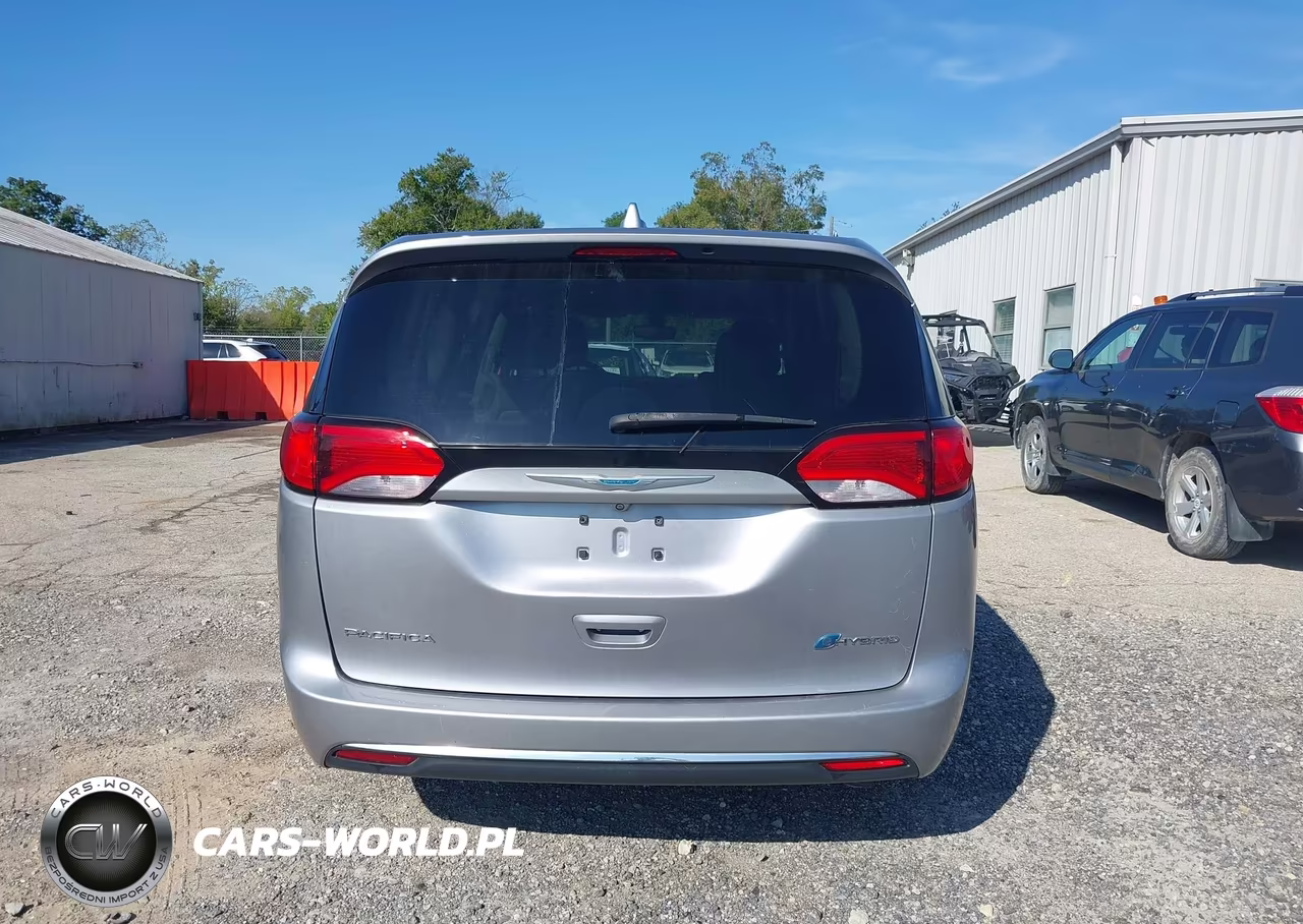 2018 Chrysler Pacifica Hybrid Touring Plus VIN:2C4RC1H77JR158297 - 19