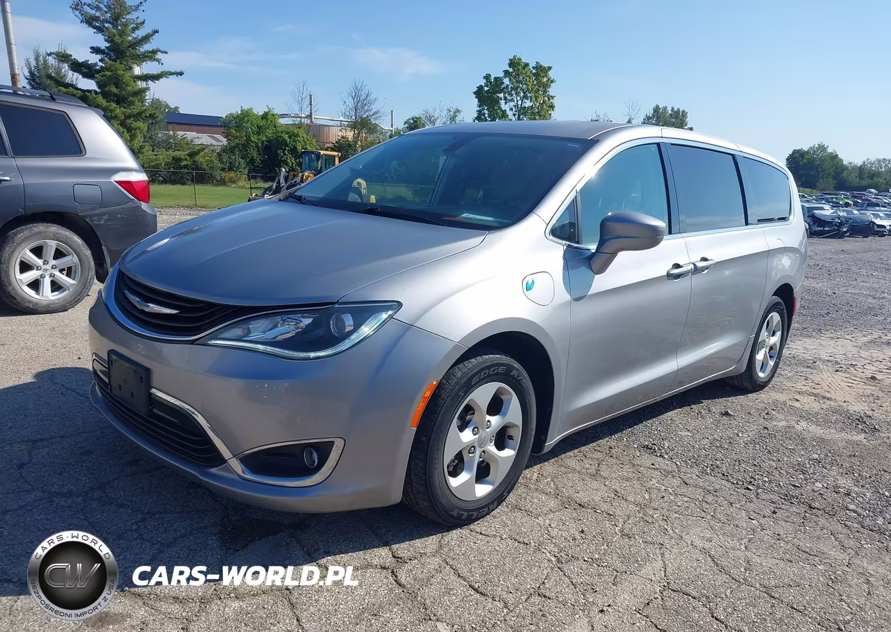 2018 Chrysler Pacifica Hybrid Touring Plus VIN:2C4RC1H77JR158297 - 2
