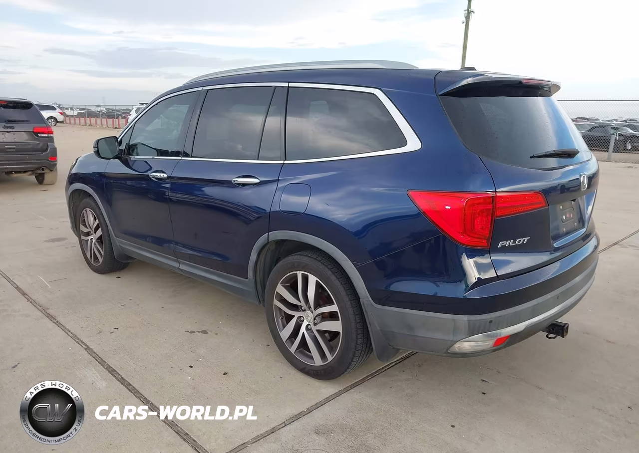 2017 Honda Pilot Touring VIN:5FNYF5H93HB030916 - 3